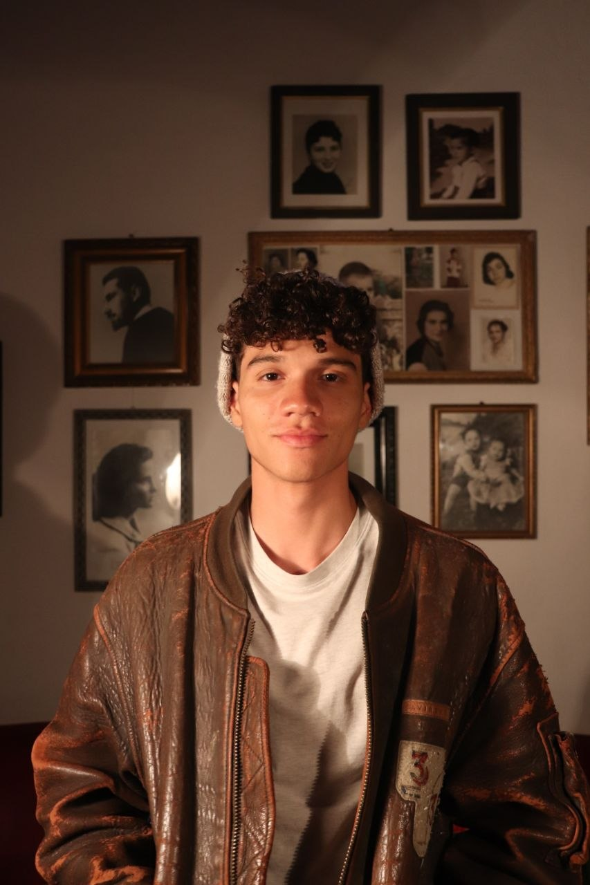 Luis main photo right